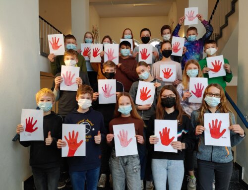 Klasse 7a nimmt am #Red Hand Day teil